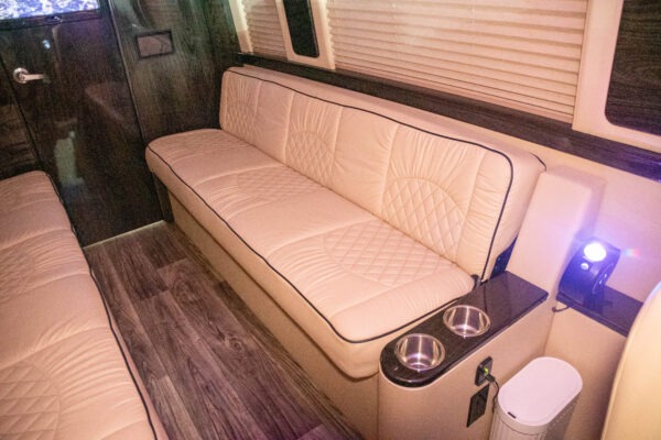 Mercedes-Benz Sprinter Black - Image 3