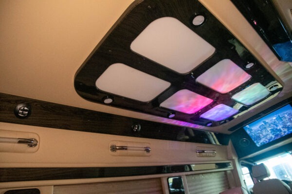 Mercedes-Benz Sprinter Black - Image 2