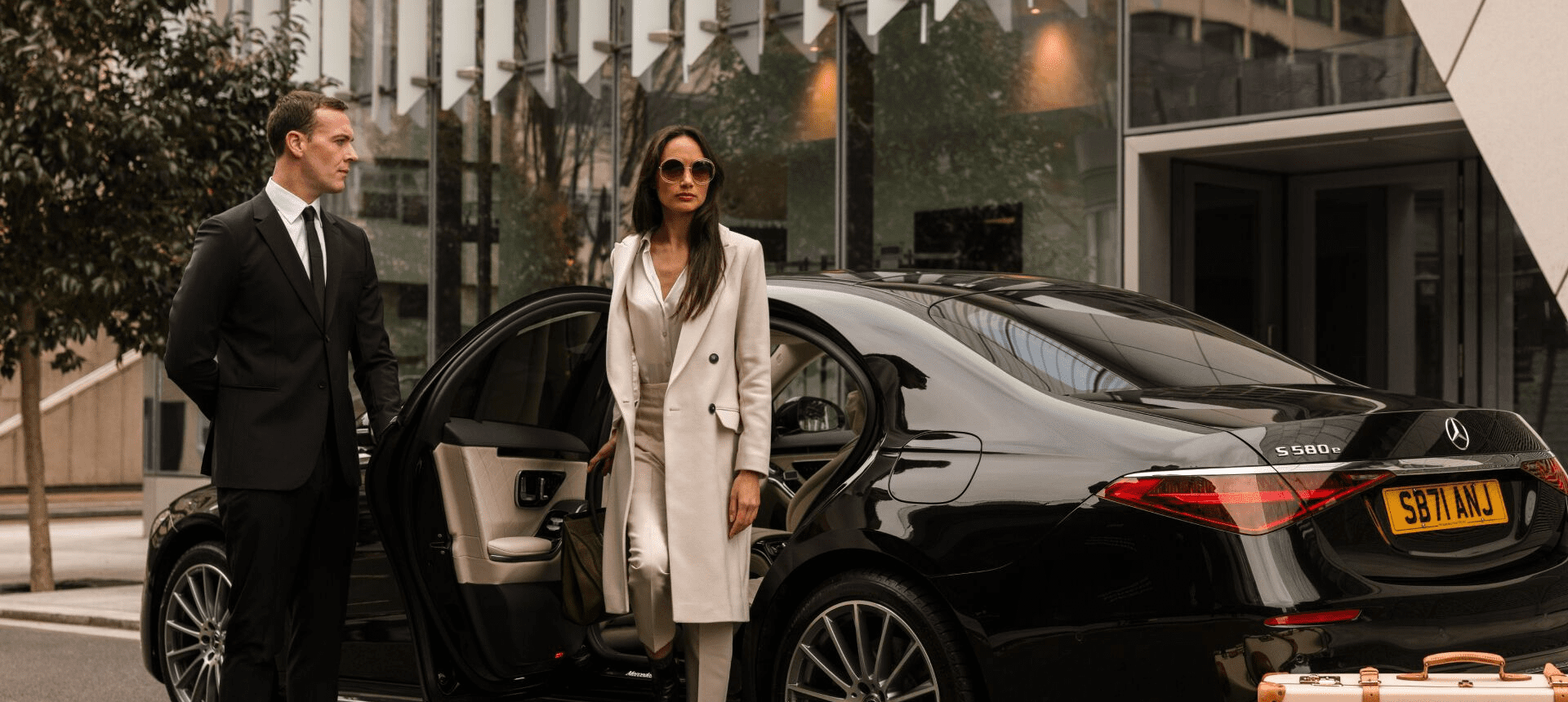 Luxury black limo from Elite Limo Service Miami for executive transportation